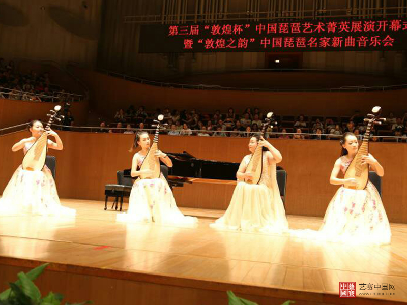 著名琵琶演奏家樊薇老师携学生演奏重奏新作品《夏》.jpg